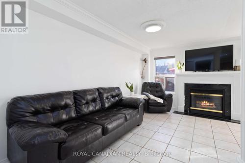 7174 Frontier Ridge S, Mississauga, ON - Indoor Photo Showing Living Room With Fireplace