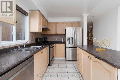 7174 Frontier Ridge S, Mississauga, ON - Indoor Photo Showing Kitchen With Double Sink