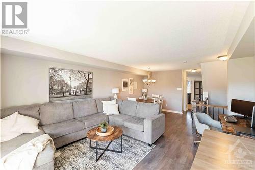 792 Lakeridge Drive, Ottawa, ON - Indoor Photo Showing Living Room