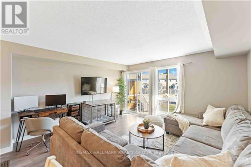 792 Lakeridge Drive, Ottawa, ON - Indoor Photo Showing Living Room