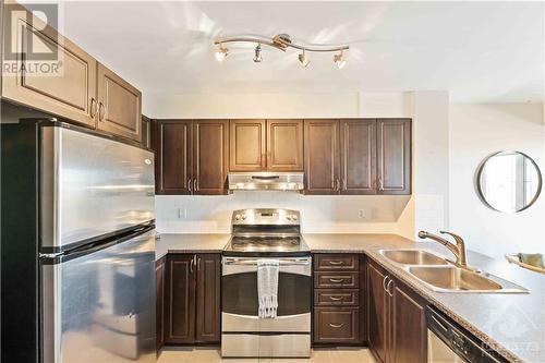 792 Lakeridge Drive, Ottawa, ON - Indoor Photo Showing Kitchen With Stainless Steel Kitchen With Double Sink