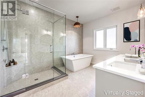 6748 Shaker Lane, Plympton-Wyoming, ON - Indoor Photo Showing Bathroom