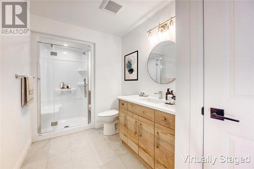 6748 Shaker Lane, Plympton-Wyoming, ON - Indoor Photo Showing Bathroom