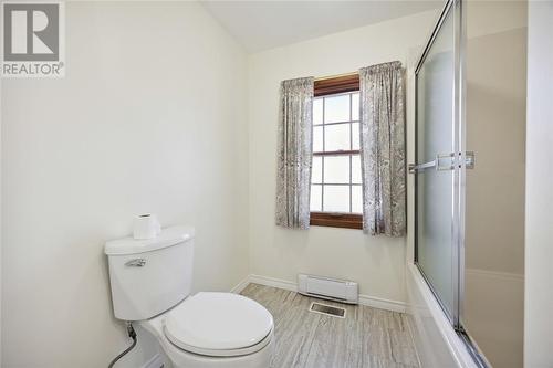 949 Dagan Drive, Sarnia, ON - Indoor Photo Showing Bathroom