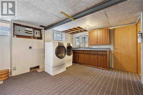 949 Dagan Drive, Sarnia, ON - Indoor Photo Showing Laundry Room