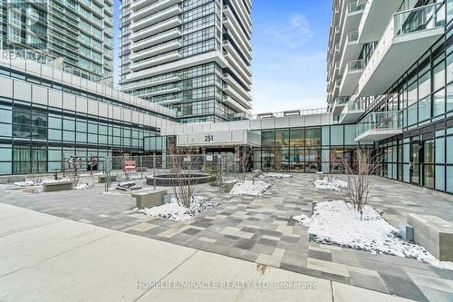 425 - 251 Manitoba Street, Toronto, ON - Outdoor