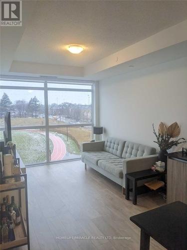 425 - 251 Manitoba Street, Toronto, ON - Indoor Photo Showing Living Room