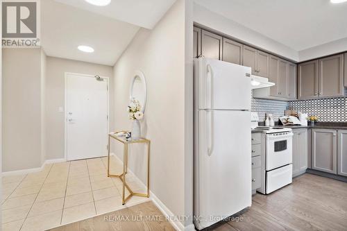 501 - 2464 Weston Road, Toronto, ON - Indoor Photo Showing Kitchen