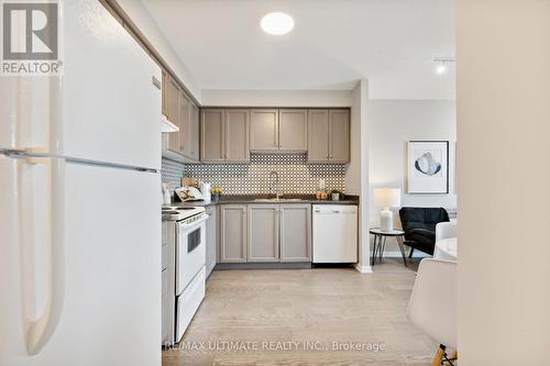 501 - 2464 Weston Road, Toronto, ON - Indoor Photo Showing Kitchen