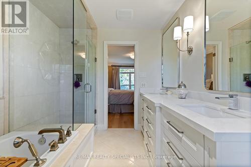 1404 Tecumseh Park Drive, Mississauga, ON - Indoor Photo Showing Bathroom