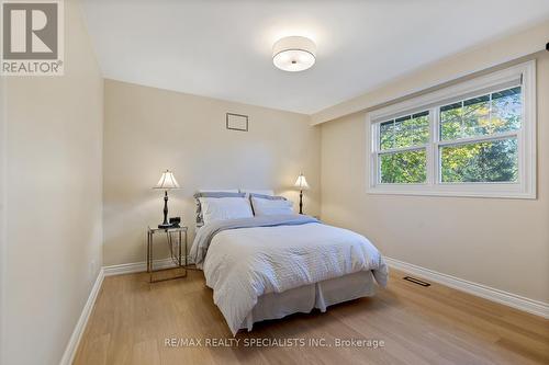 1404 Tecumseh Park Drive, Mississauga, ON - Indoor Photo Showing Bedroom