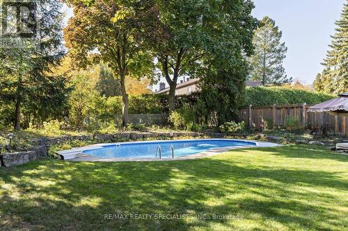 1404 Tecumseh Park Drive, Mississauga, ON - Outdoor With In Ground Pool With Backyard