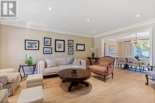 1404 Tecumseh Park Drive, Mississauga, ON - Indoor Photo Showing Living Room