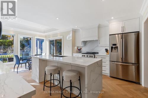 1404 Tecumseh Park Drive, Mississauga, ON - Indoor Photo Showing Kitchen With Upgraded Kitchen