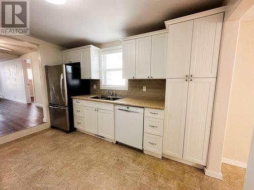 1117 105 Avenue, Dawson Creek, BC - Indoor Photo Showing Kitchen With Double Sink