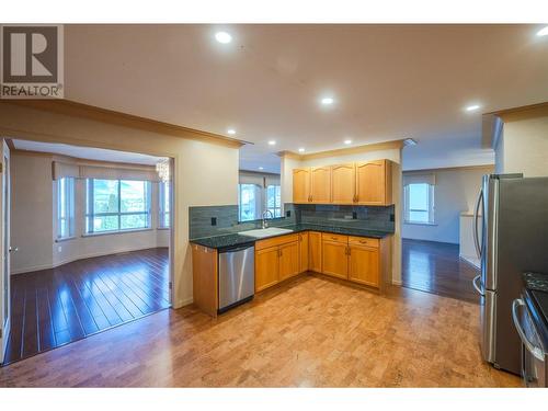 3948 Finnerty Road Unit# 114, Penticton, BC - Indoor Photo Showing Kitchen