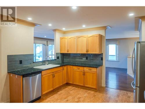 3948 Finnerty Road Unit# 114, Penticton, BC - Indoor Photo Showing Kitchen