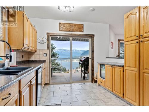 2605 Golf Course Drive, Blind Bay, BC - Indoor Photo Showing Kitchen With Double Sink