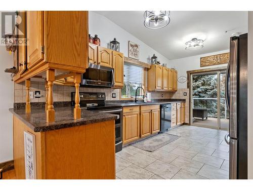 2605 Golf Course Drive, Blind Bay, BC - Indoor Photo Showing Kitchen