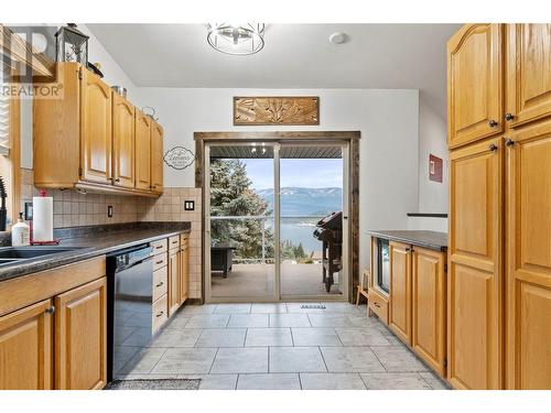 2605 Golf Course Drive, Blind Bay, BC - Indoor Photo Showing Kitchen