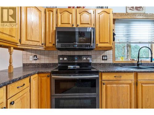 2605 Golf Course Drive, Blind Bay, BC - Indoor Photo Showing Kitchen With Double Sink