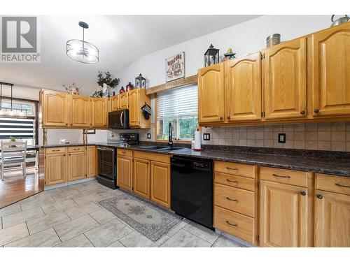 2605 Golf Course Drive, Blind Bay, BC - Indoor Photo Showing Kitchen With Double Sink