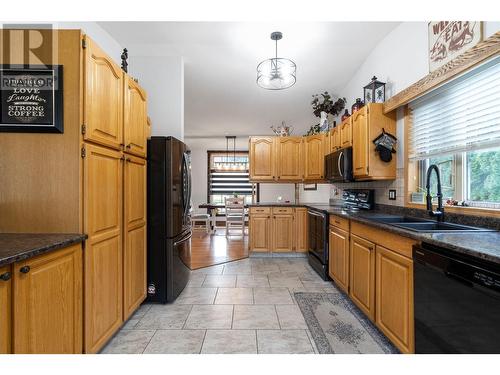 2605 Golf Course Drive, Blind Bay, BC - Indoor Photo Showing Kitchen With Double Sink