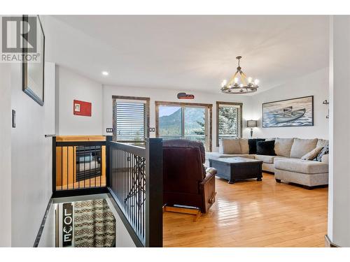 2605 Golf Course Drive, Blind Bay, BC - Indoor Photo Showing Living Room