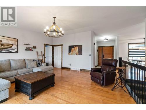 2605 Golf Course Drive, Blind Bay, BC - Indoor Photo Showing Living Room