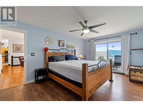 2605 Golf Course Drive, Blind Bay, BC - Indoor Photo Showing Bedroom