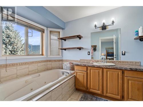 2605 Golf Course Drive, Blind Bay, BC - Indoor Photo Showing Bathroom