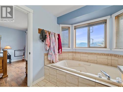 2605 Golf Course Drive, Blind Bay, BC - Indoor Photo Showing Bathroom