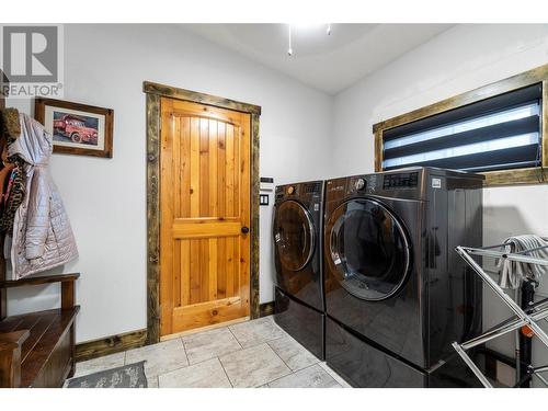 2605 Golf Course Drive, Blind Bay, BC - Indoor Photo Showing Laundry Room