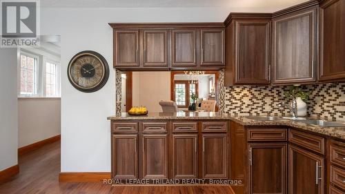 275 Ridout Street S, London, ON - Indoor Photo Showing Kitchen