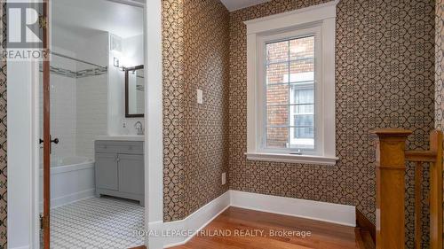 275 Ridout Street S, London, ON - Indoor Photo Showing Bathroom