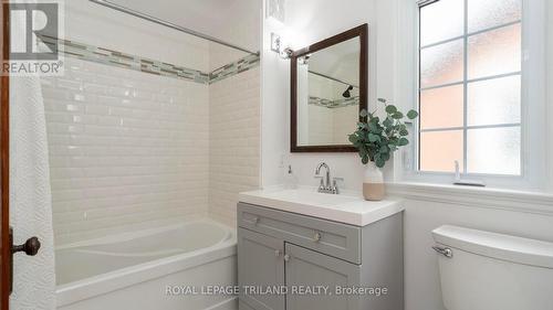 275 Ridout Street S, London, ON - Indoor Photo Showing Bathroom