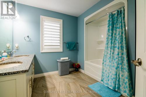 349 Munnoch Boulevard, Woodstock, ON - Indoor Photo Showing Bathroom