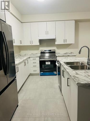 113 Stern Drive, Welland, ON - Indoor Photo Showing Kitchen With Double Sink