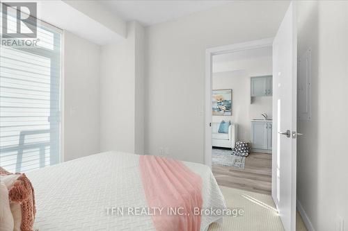 522 - 600 North Service Road W, Hamilton, ON - Indoor Photo Showing Bedroom