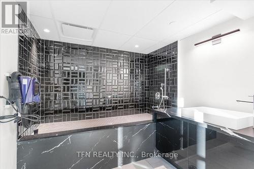 522 - 600 North Service Road W, Hamilton, ON - Indoor