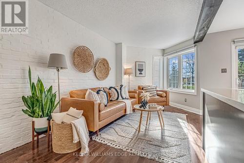 1806 Hobson Drive, Burlington, ON - Indoor Photo Showing Living Room