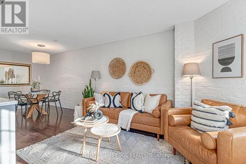 1806 Hobson Drive, Burlington, ON - Indoor Photo Showing Living Room