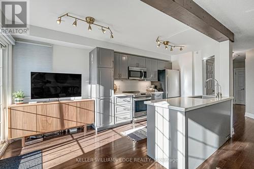 1806 Hobson Drive, Burlington, ON - Indoor Photo Showing Kitchen With Upgraded Kitchen