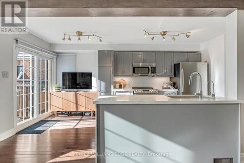 1806 Hobson Drive, Burlington, ON - Indoor Photo Showing Kitchen