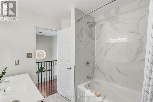 1806 Hobson Drive, Burlington, ON - Indoor Photo Showing Bathroom