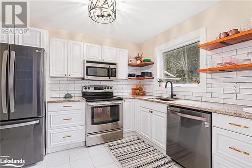 89 Dillon Drive, Collingwood, ON - Indoor Photo Showing Kitchen With Upgraded Kitchen