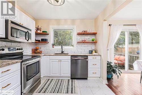 89 Dillon Drive, Collingwood, ON - Indoor Photo Showing Kitchen