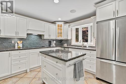 78 Sovereign Drive, St. Catharines, ON - Indoor Photo Showing Kitchen With Upgraded Kitchen