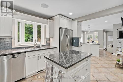 78 Sovereign Drive, St. Catharines, ON - Indoor Photo Showing Kitchen With Upgraded Kitchen