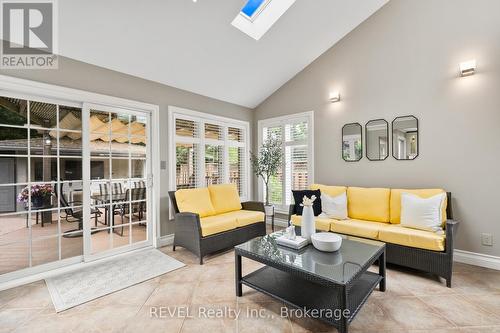 78 Sovereign Drive, St. Catharines, ON - Indoor Photo Showing Living Room